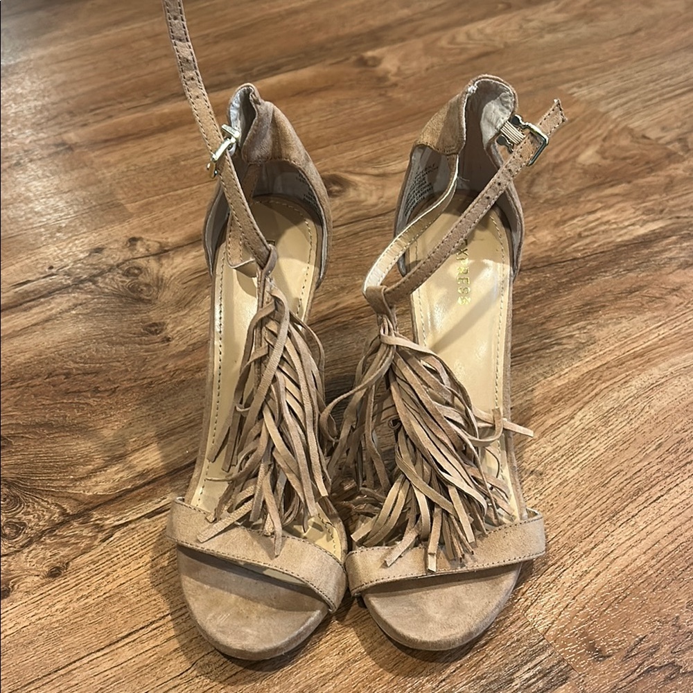 Fringe Tan Heels Size 7